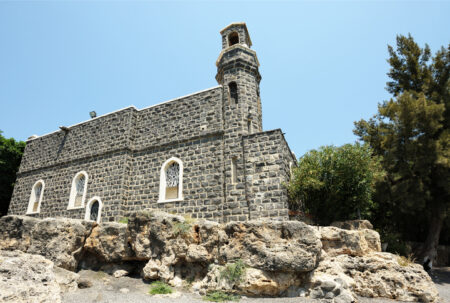 כנסיית הבכורה של פטרוס הקדוש בגליל | יקב אלבר